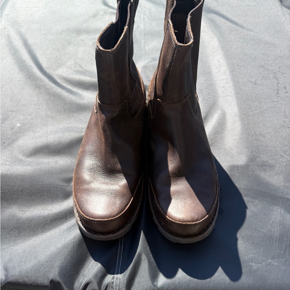 UGG Men's Brown Leather Boots